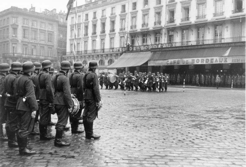 File:Bundesarchiv Bild 101I-074-2852-36A, Bordeaux, Platzkonzert der Wehrmacht.jpg