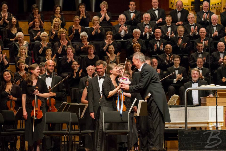 File:Auckland Choral - singing pic.jpg