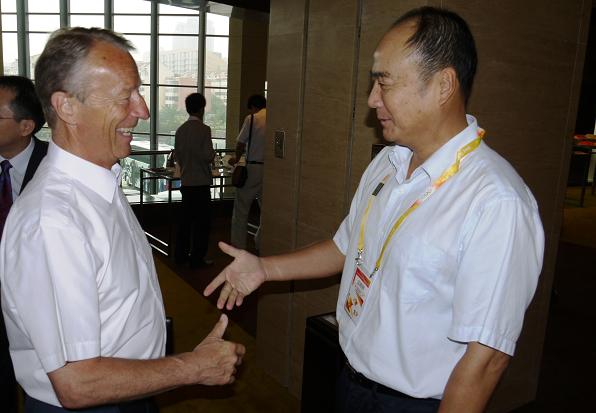 File:Gerhard Heiberg and Wang Wei.jpg