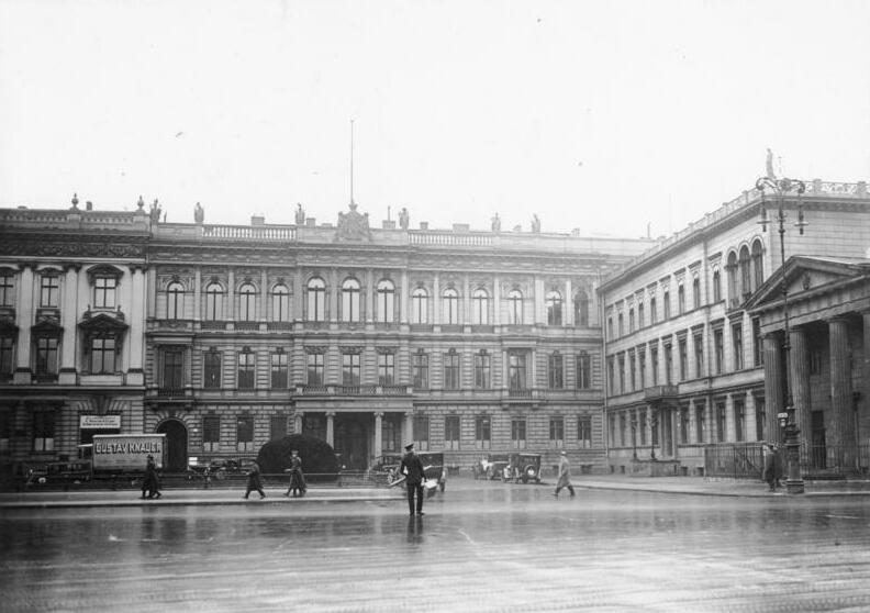 File:Bundesarchiv Bild 102-02016, Berlin, Blücher-Palais, neue USA-Botschaft.jpg