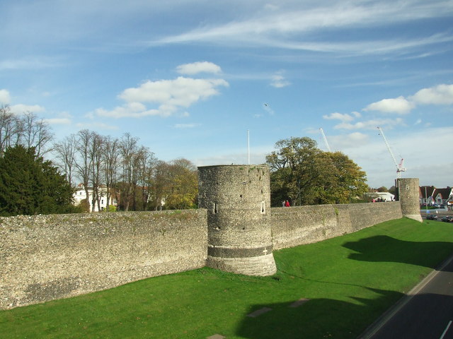 File:Canterbury town walls - geograph.org.uk - 1117994.jpg