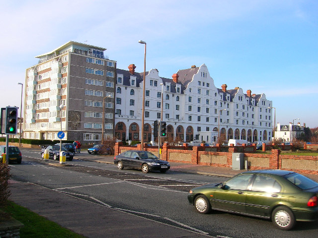 File:Dolphin Lodge, Worthing - geograph.org.uk - 113065.jpg