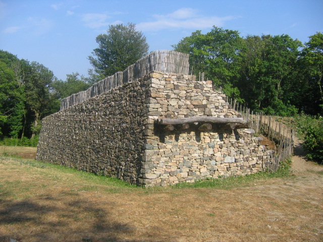 File:Bibracte Porte Rebout.jpg