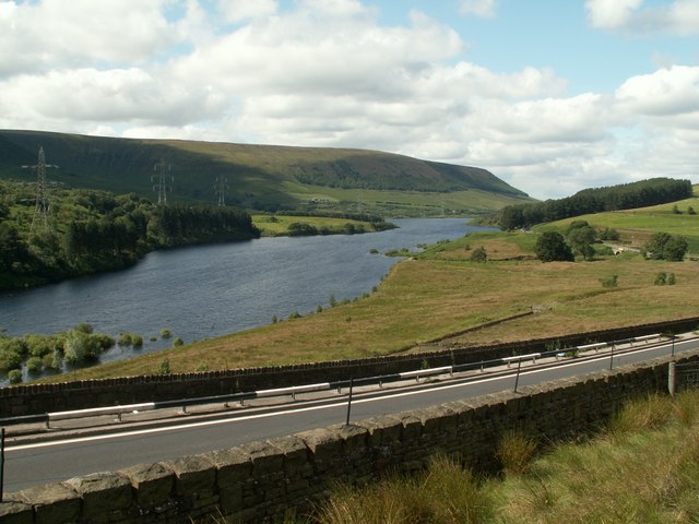 File:Torside Reservoir - geograph.org.uk - 883002.jpg