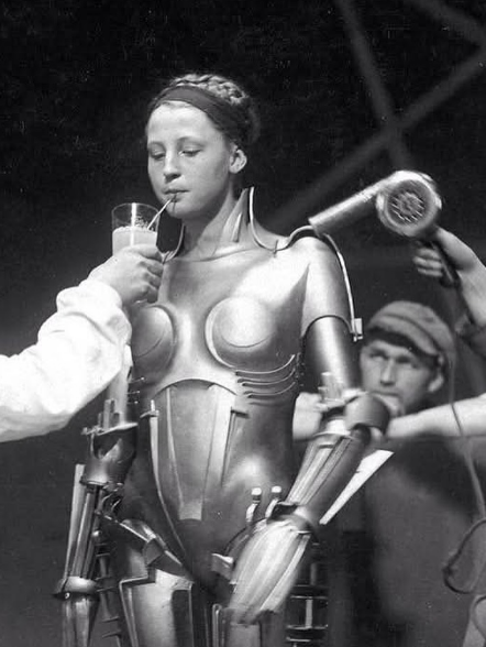 File:Brigitte Helm on the set of Metropolis.png