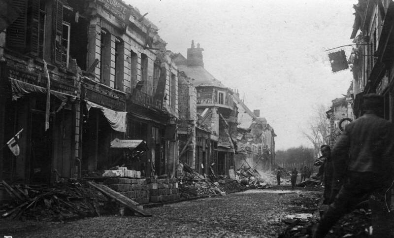 File:Bundesarchiv Bild 146-2008-0098, Frankreich, Bapaume, Zerstörungen.jpg