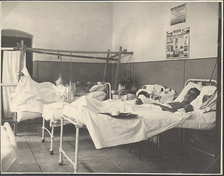 File:PikiWiki Israel 7049 Military hospital 11 (1948) Ziv.jpg