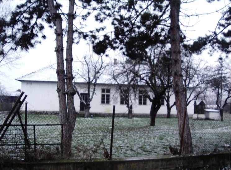 File:Школа у Милорцима - School in Milorci.jpg
