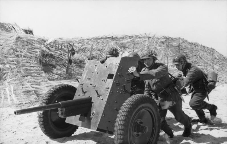 File:Bundesarchiv Bild 101I-299-1831-26, Nordfrankreich, Soldaten mit Geschütz.jpg
