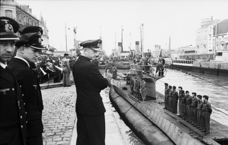 File:Bundesarchiv Bild 101II-MW-3491-06, St. Nazaire, Uboot U 94, Karl Dönitz.jpg