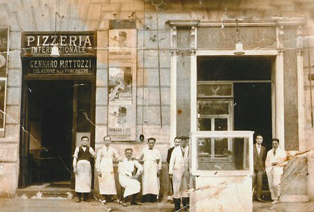 File:Old Pizzeria - Napoli.jpg