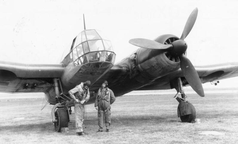 File:Bundesarchiv Bild 183-2005-0725-526, Aufklärungsflugzeug Blohm - Voß BV 141.jpg