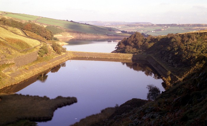 File:Bilberry & Digley Reservoirs.jpg