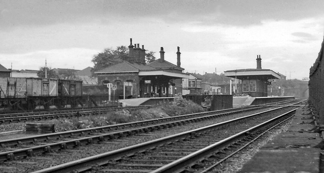 File:Broad Green Station 1912320.jpg