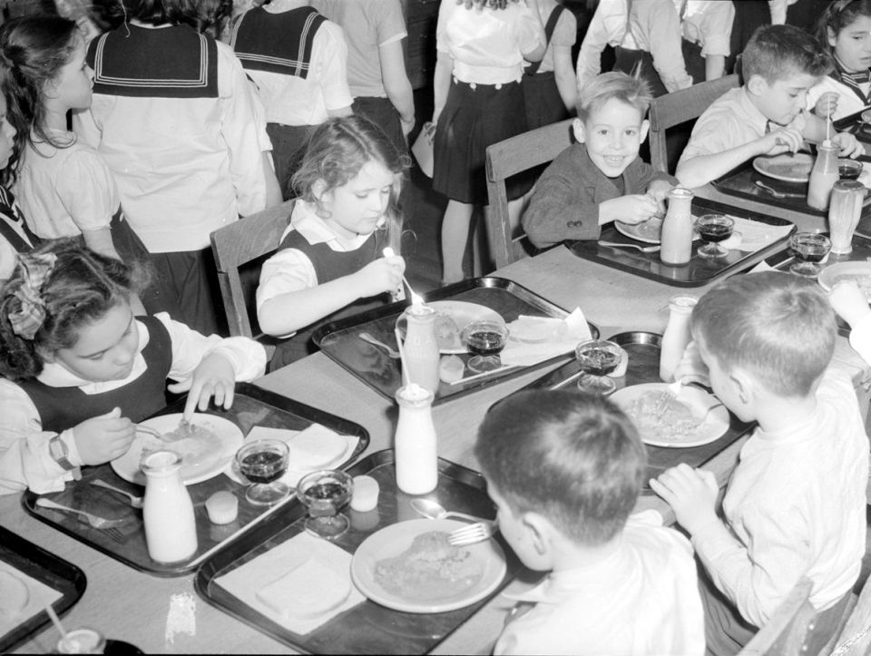 File:Children. Montreal High School BAnQ Vieux-Montréal P48S1P08746.jpg