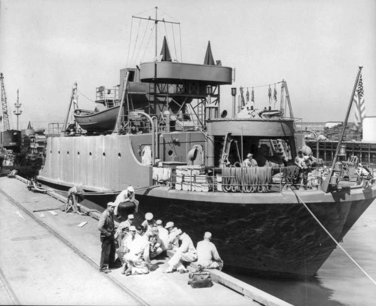 File:USS Midnight IX-149 094614902.jpg
