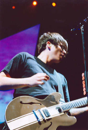 File:Tom DeLonge 2004.jpg