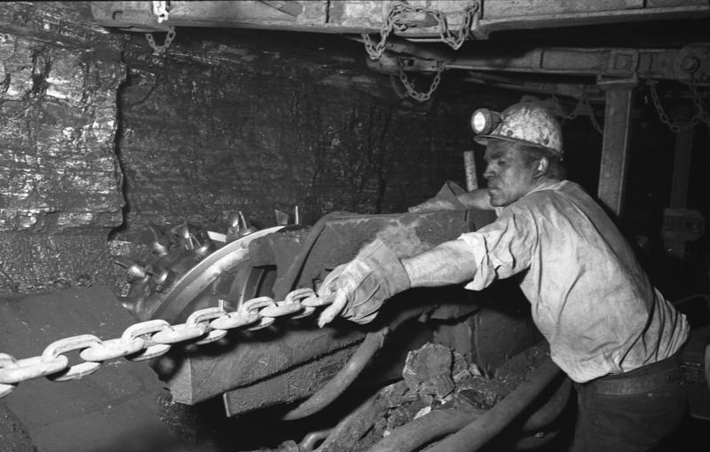 File:Bundesarchiv B 145 Bild-F013069-0004, Walsum, Kohlebergbau, Gastarbeiter.jpg