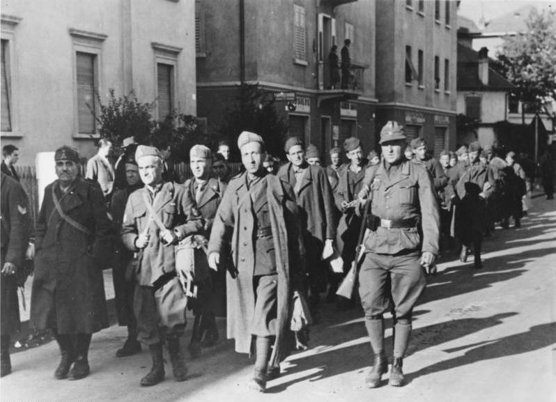 File:Bundesarchiv Bild 183-J15358, Bozen, entwaffneten Badoglio-Einheiten marschieren durch die Stadt.jpg
