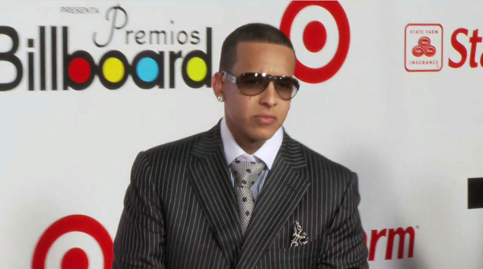 File:2009 Billboard Awards Red Carpet - Daddy Yankee - 6,10 sec.png