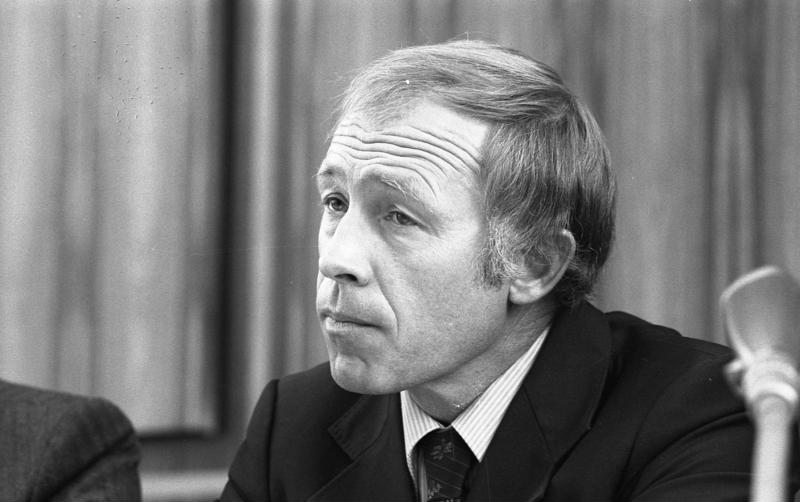 File:Bundesarchiv B 145 Bild-F054130-0036, Bonn, Pressekonferenz CDU-Präsidium, Geißler.jpg