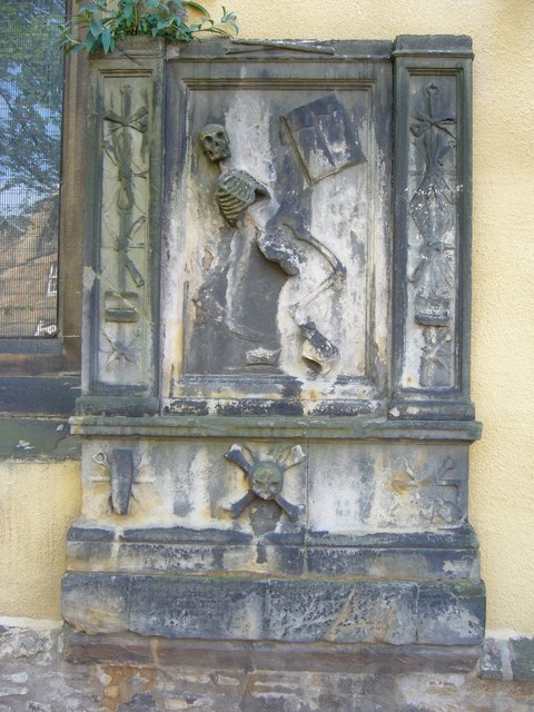 File:Memento mori, Greyfriars Kirk - geograph.org.uk - 1302429.jpg