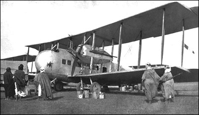 File:Vickers Vernon on ground.jpg