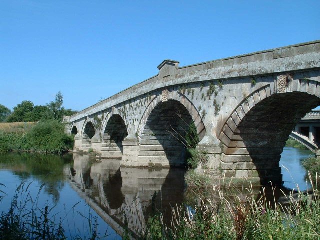 File:Old Atcham Bridge - geograph.org.uk - 5677.jpg