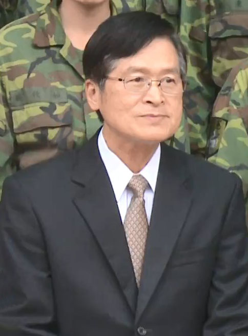 File:Yen Teh-fa 嚴德發 (20170525 總統端節慰勉憲兵 211、332 營 00：01：36).jpg