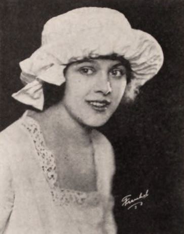 File:Myrtle Lind - Nov 1921 EH.jpg