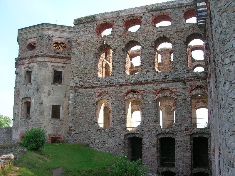 File:Krzyżtopór.JPG