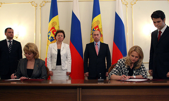 File:2008-06-20 Владимир Путин, Зинаида Гречаный (3).jpeg