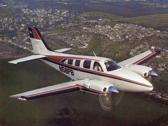 File:Beechcraft Baron 58.jpg