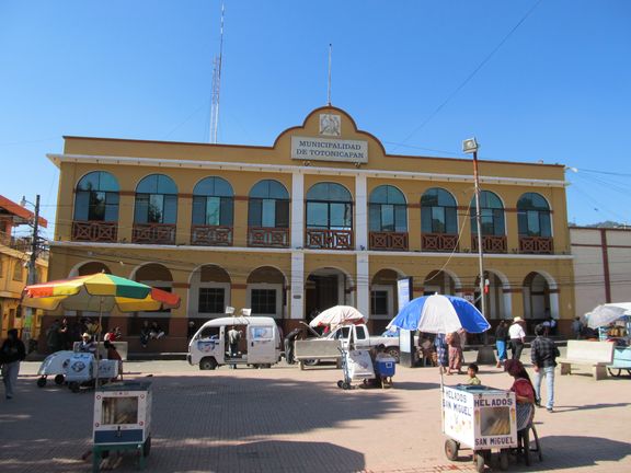 File:2012-04-08 15-31-34w.JPG