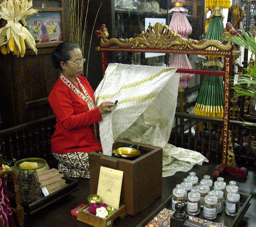 File:Batik Tulis.jpg