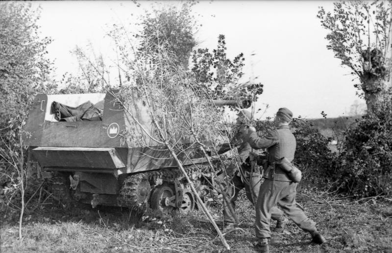 File:Bundesarchiv Bild 101I-258-1326-16, Südfrankreich, "Marder I" getarnt.jpg