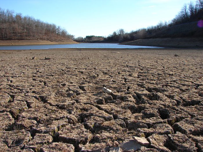File:California Drought Dry Lakebed 2009.jpg