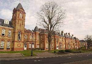 File:Highlands Hospital.jpg