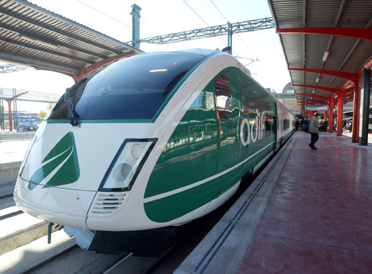 File:Talgo Virgen del Rocio -- Adif (Viaje de Prueba AVE Valladolid).jpg