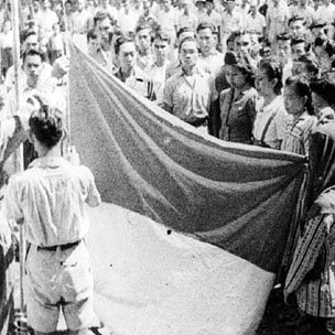File:Indonesia flag raising witnesses 17 August 1945 dyk.jpg