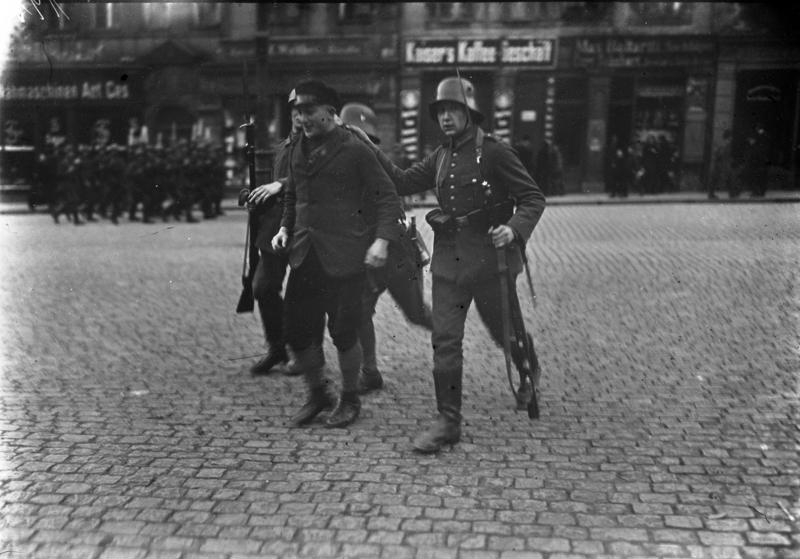 File:Bundesarchiv Bild 102-00191, Sachsen, Vorgehen der Reichswehr gegen Kommunisten.jpg