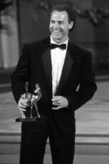 File:Bundesarchiv Bild 183-1990-1127-023, Leipzig, Bambi-Verleihung, Franz Beckenbauer.jpg