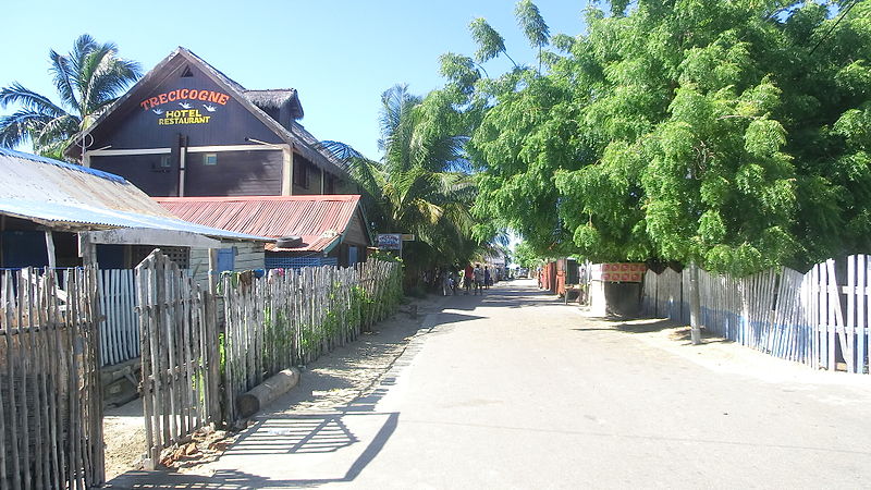 File:Strada di Morondava.jpg