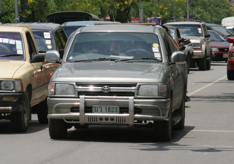 File:Transport in Chiang Mai (cropped).JPG