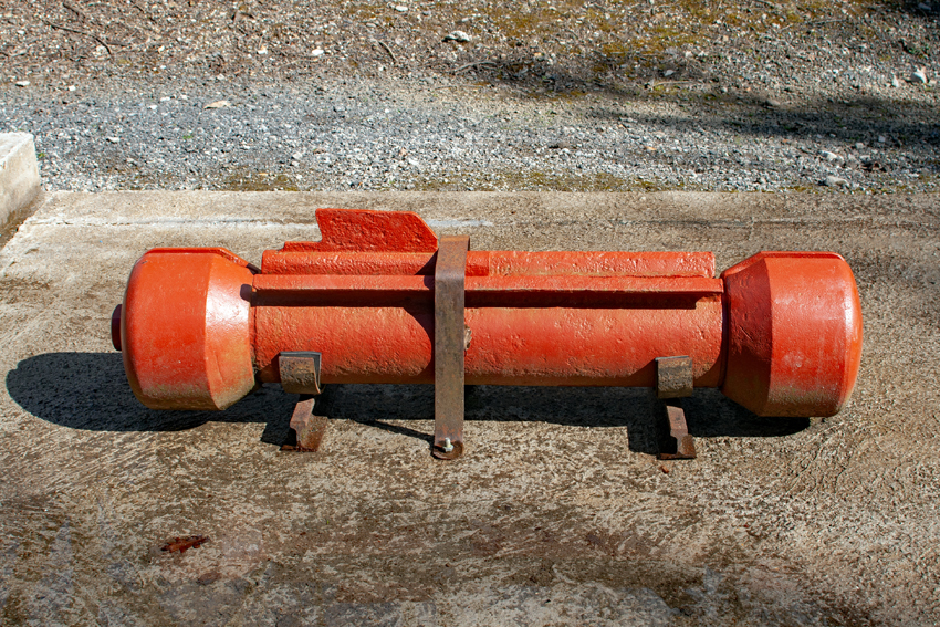 File:V1 piston.jpg