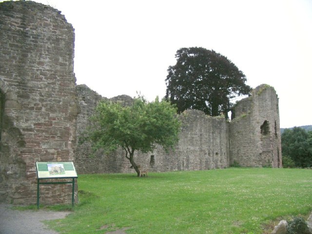 File:Abergavenny Castle - geograph.org.uk - 23974.jpg