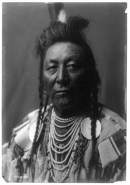 File:Plenty Coups Edward Curtis Portrait (c1908).jpg