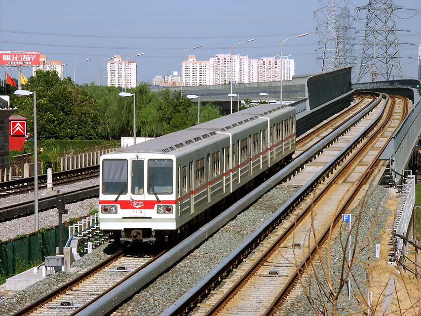 File:DK8 leaving Batong Sihui East station.jpg