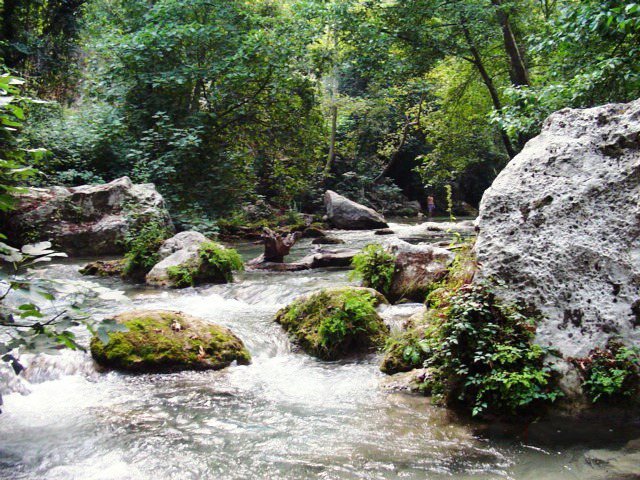 File:Kayaci Valley-Limonlu Cayi Kaynagi.jpg