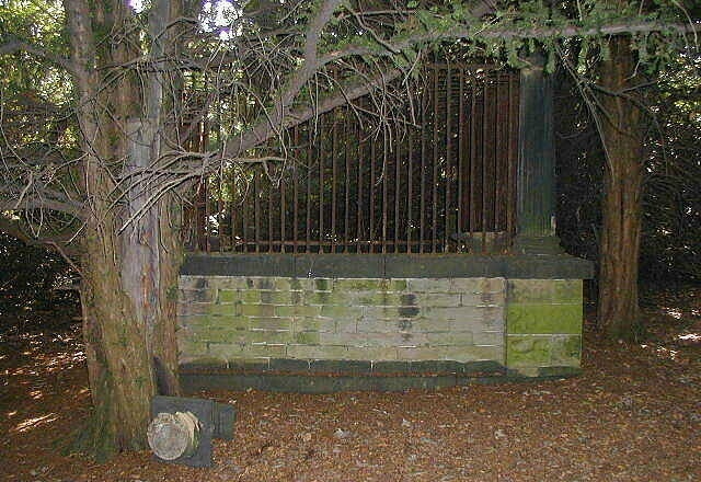 File:Robin Hood's Grave - geograph.org.uk - 271586.jpg